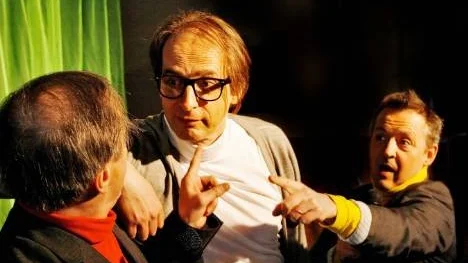 Ronald Brandel, P-A Strand och Erik Lidholm i Panikteaterns föreställning I huvudet på Sixten Olsson.