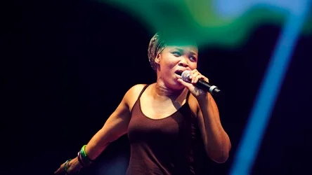 Uppsala reggaefestival. Queen Ifrica på huvudscenen.
