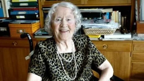 Aina Elvius fyller 95 år.