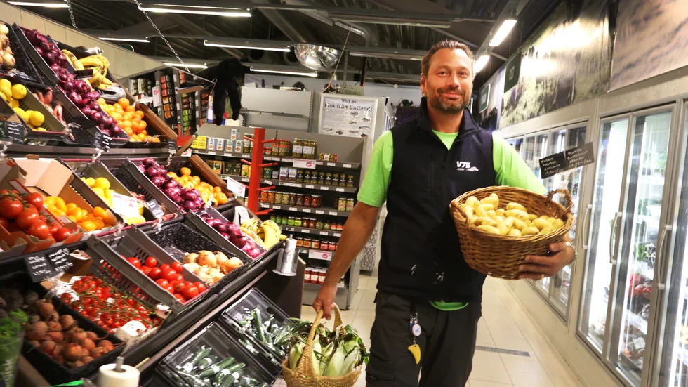 Henrik Westerlund i Stenkyrka har utsetts till Årets ledare inom butikskedjan Tempo.