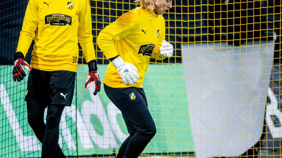 Häckens målvakt Loes Geurts, till höger, blir mamma i höst och kliver därför från fotbollsträning nu. Arkivbild.