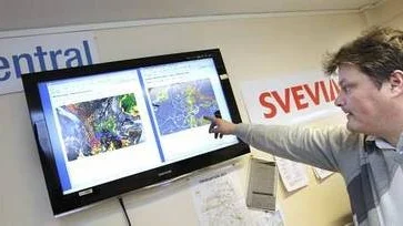 Rätt beslut vid rätt tid är det som gäller då Christer Karlberg analyserar vägkamerabilder, temperaturer, radarbilder på nederbördsområden med mera.