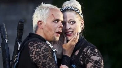 Daniel Larsson och Louise Ryme som Macbeth.
