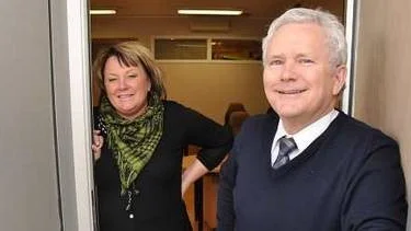 Maria Pettersson och Rolf Larsson har öppnat mäklarcentrum i Tierp.