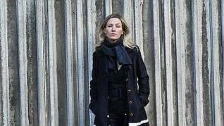 Musikern Ebba Forsberg har spelat in en skiva med tolkningar av Leonard Cohens sånger. I morgon, tisdag, kommer hon till Uppsala och Katalin tillsammans med sitt band för att sjunga Cohen på svenska.