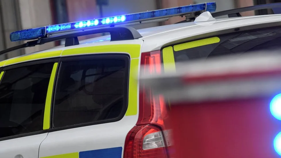 Två personer på moped stal telefonen.