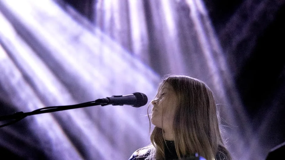Anna von Hausswolff måste upplevas live, tycker UNT:s recensent.