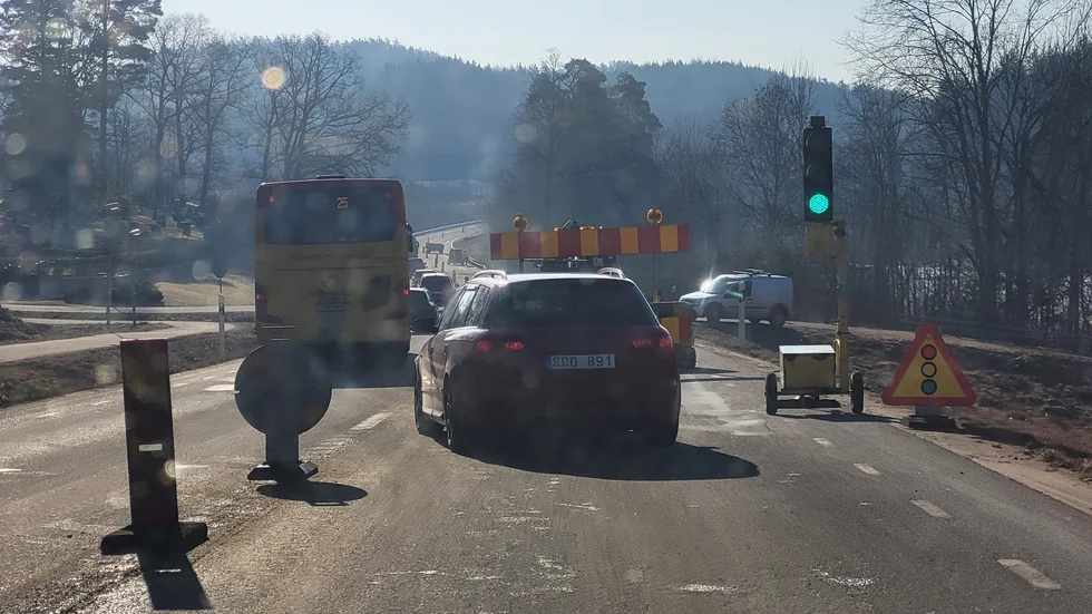 Vägarbete vid södra infarten till Överum.