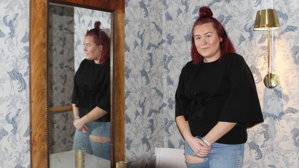 Josefine From kom in på frisörprogrammet först men så kom jag på att det är ju inte håret hon ville hjälpa människor med. Då fick hon byta till vård- och omsorgsprogrammet och pluggar nu i kapp i vissa ämnen.