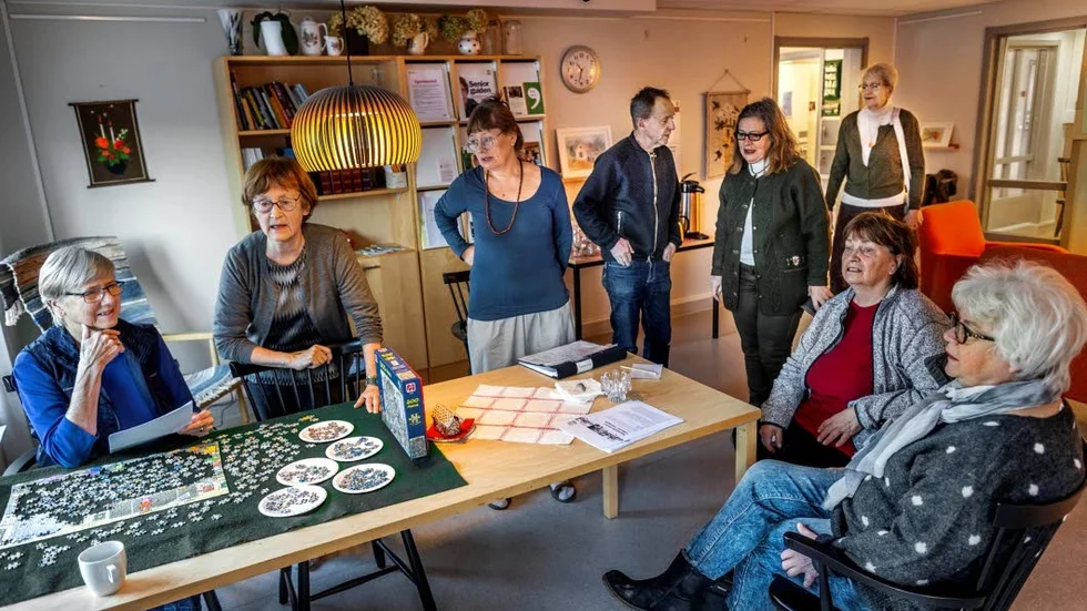 Mötesplats Treklangen i Gottsunda fr v Monica Modin, Lena Henriksson, Josefin Setterwall, Per Dahlgren, Maud Björnfot, Carina Strömber, Rigmor Ersson och Inger Andersson.