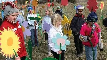 Sofia Engman, Isabelle Eklund, Veronica Salminen, Christopher Bülow m fl deltar i "Konst på väg".
