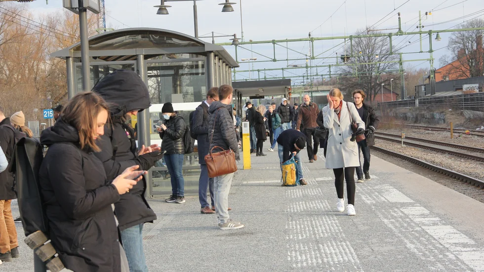 Flera Knivstapolitiker blev besvikna på att Mälardalstrafik och Trafikverket inte fanns med på regionmötet. Nu vill Knivsta.nu att kommunen bjuder in aktörerna till ett eget möte istället. "Situationen för Knivstas pendlare har varit den sämsta någonsin i vinter" säger Lennart Lundberg.