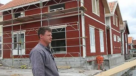 Johan Wallerstein och hans kolleger jobbar hårt för att restaurang Bryggan ska vara återuppbyggd till midsommar.