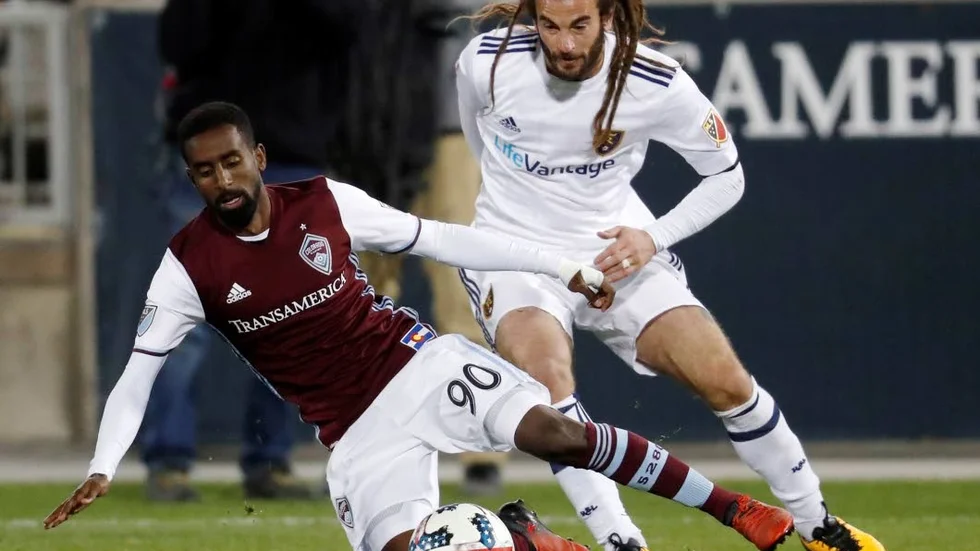 Mohammed Saeid under tiden i Colorado Rapids, här i kamp med den amerikanske VM-spelaren Kyle Beckerman.