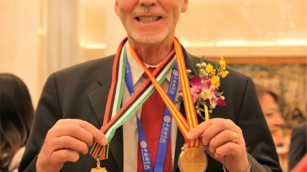 Jan-Christer Jansson med sina medaljer.