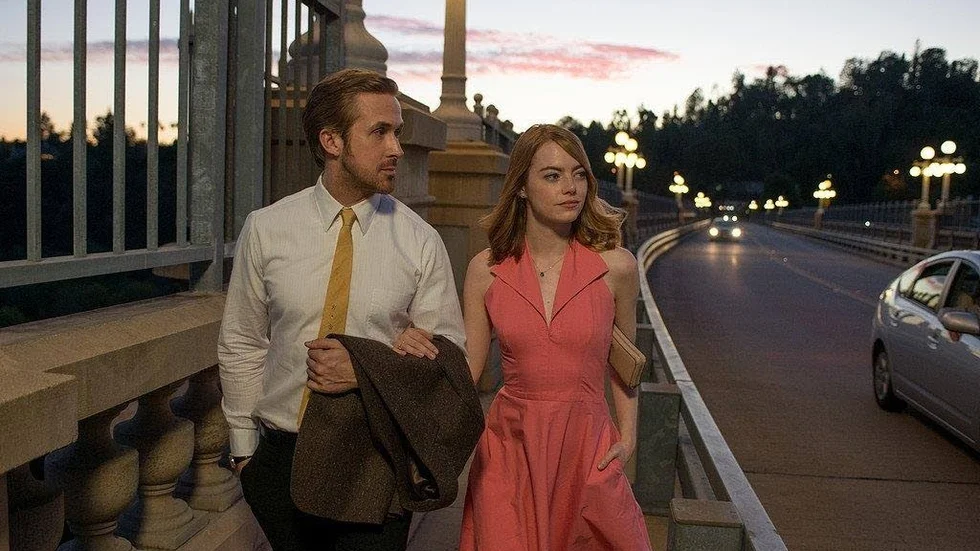 På väg. Ryan Gosling och Emma Stone spelar ett par som försöker förverkliga sina drömmar i Hollywood i årets mesta musikalfilm, "La La Land".