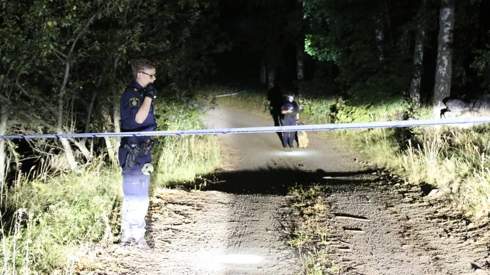 Avspärrat. Brottsplatsen i Litslena i lördags kväll.