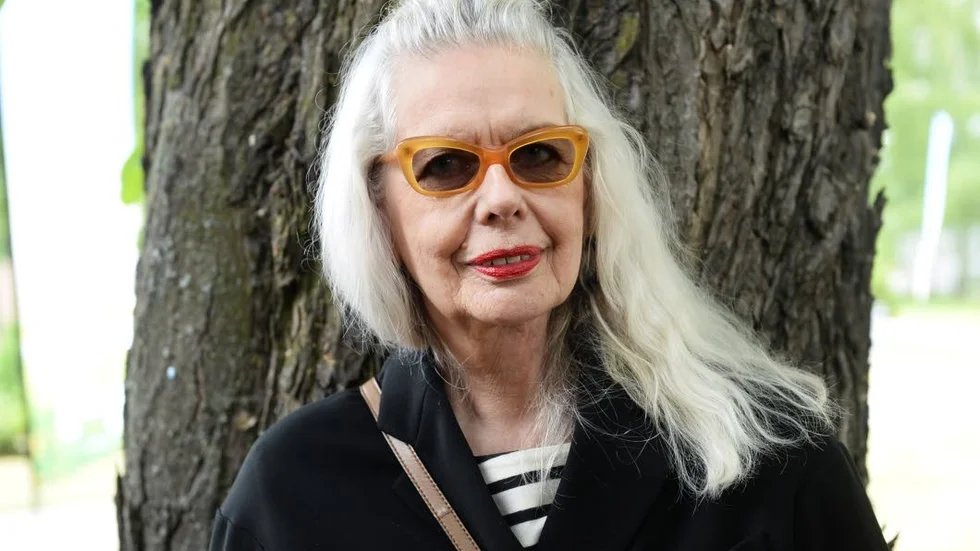 Mångsidig. Marianne Lindberg De Geer är en av Sveriges mest kända konstnärer. Debutromanen "På drift" är fiktion på självbiografisk grund.
