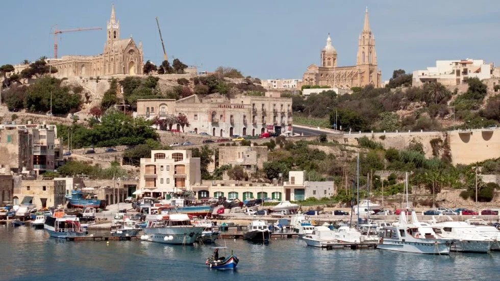 Malta. Flera upplänningar har bolagsengagemang på Malta där bolagsskatten är väsentligt lägre än i Sverige,
