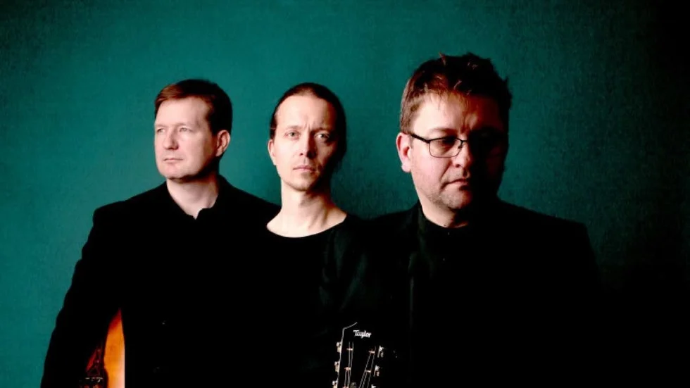 Henrik Eriksson, Olle Bohm och Peter Rousu spelar återigen tillsammans som folkmusiktrion Farang. Just nu är de aktuella med nya skivan "Farang IV".