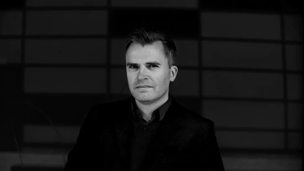 Skickligt. ”Det hela är rasande skickligt uppbyggt och nog så lärorikt”, skriver Merete Mazzarella om Jerker   Virdborgs nya bok.