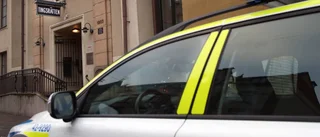 Man blottade sig på gata i Märsta