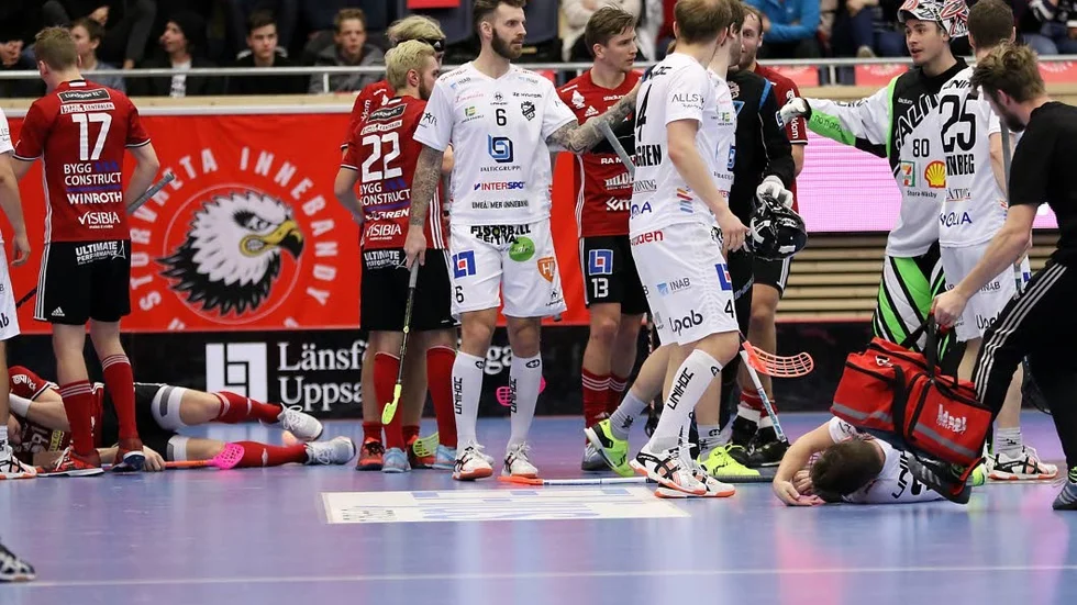Däckade. Alexander Bodén gick i golvet av Storvretas Robin Nilsberth, som sedan tacklades omkull av Dalens Johan Eriksson.
