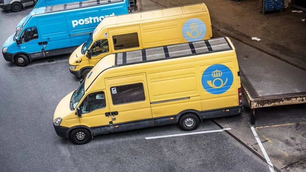 Postbilar. Innehållet kommer inte alltid dit det ska.