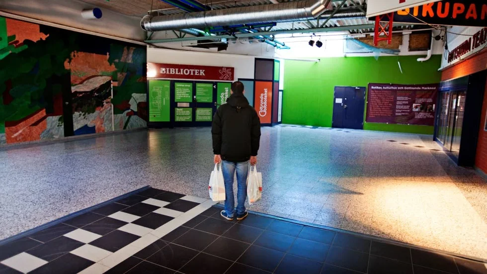 Vägval. Hur och till vad kan lokalerna i Gottsunda kulturcentrum användas bäst? Här ingår Gottsunda dans & teater, Kulturpunkten och Gottsundabiblioteket, samt Mötesplats Treklangen strax utanför. Bilden är från renoveringen 2012.
