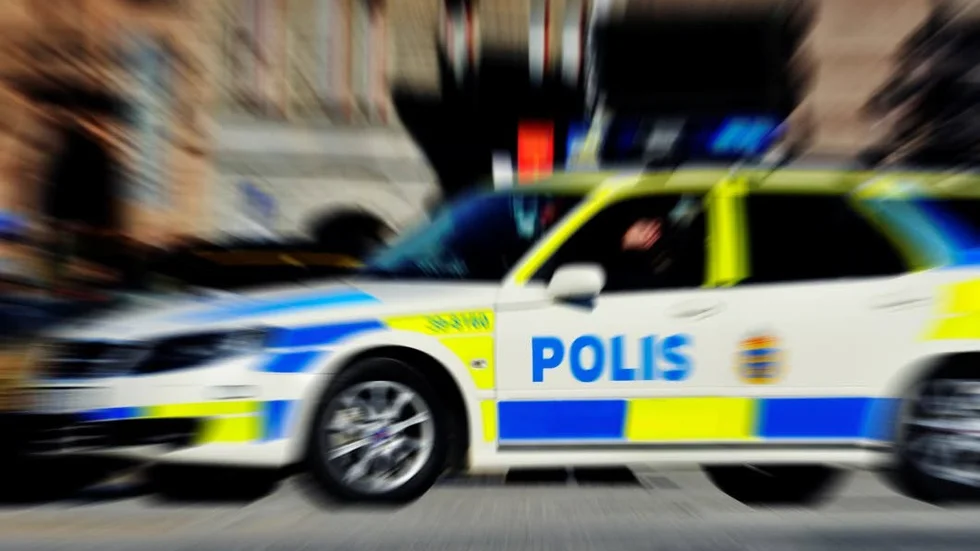 Utryckning. Polisen träffade på en rattfulll förare som körde en annans bil.