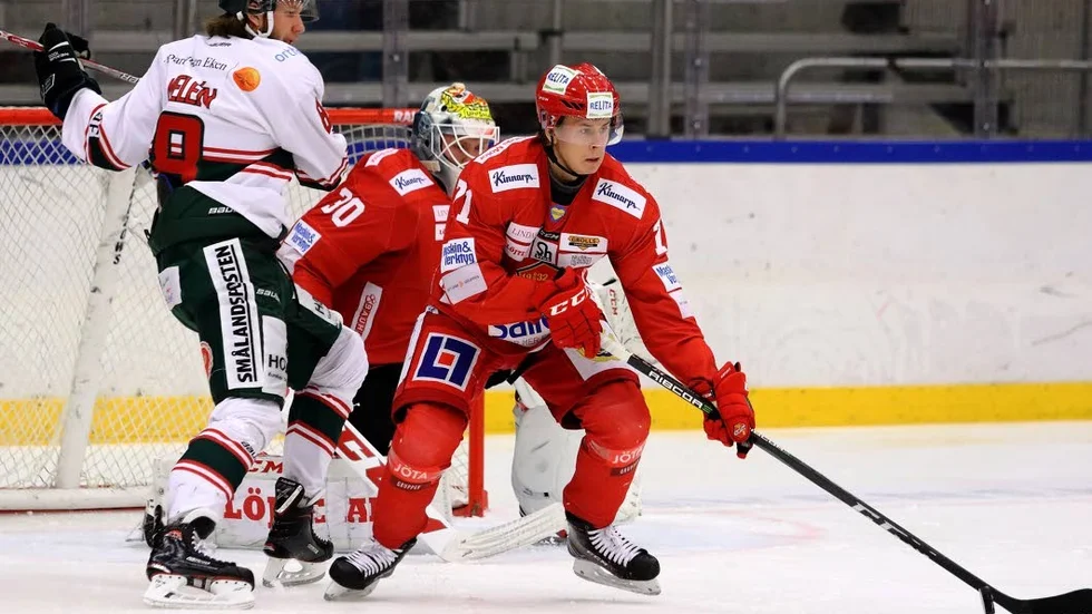 Betygsättare. Nyblivane landslagsmannen Jakob Ragnarsson satte betyg både på Almtunas onsdagsträning och på sig själv.