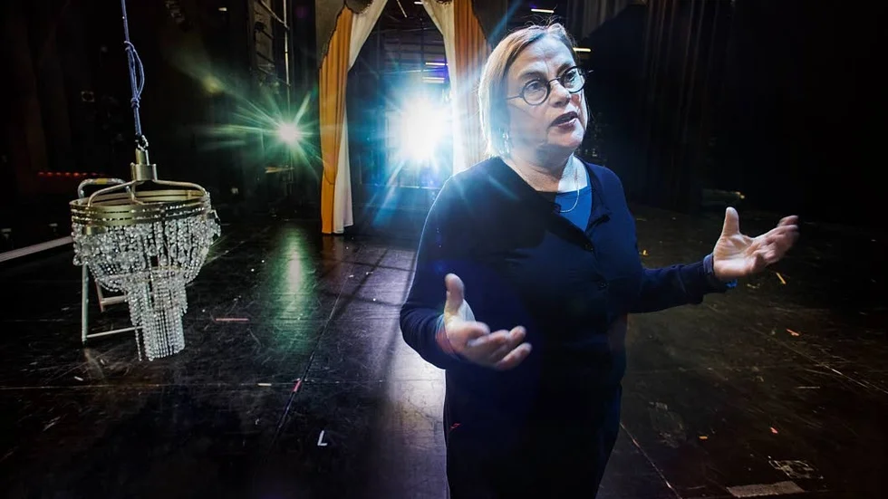 Anna Carlson, ordförande för Guldbaggejuryn, har i många år arbetat på Uppsala stadsteater. År 2018 gick hon i pension, men har fortsatt medverka på teatern och spelade senast i "Dottern".
