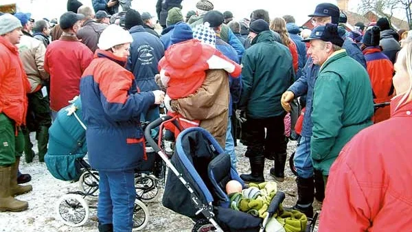 "Vad får jag för sadeln?" Hästgrejor hörde till det som gick bäst på auktionen i Malma.
