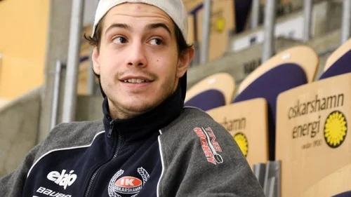 Tobias Jonsson är klar för spel i moderklubben Vimmerby Hockey. Modigs har skrivit under ett ettårskontrakt och Jonsson är utlånad från Oskarshamn tills vidare.