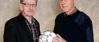 Olle tar över bollen efter Bosse