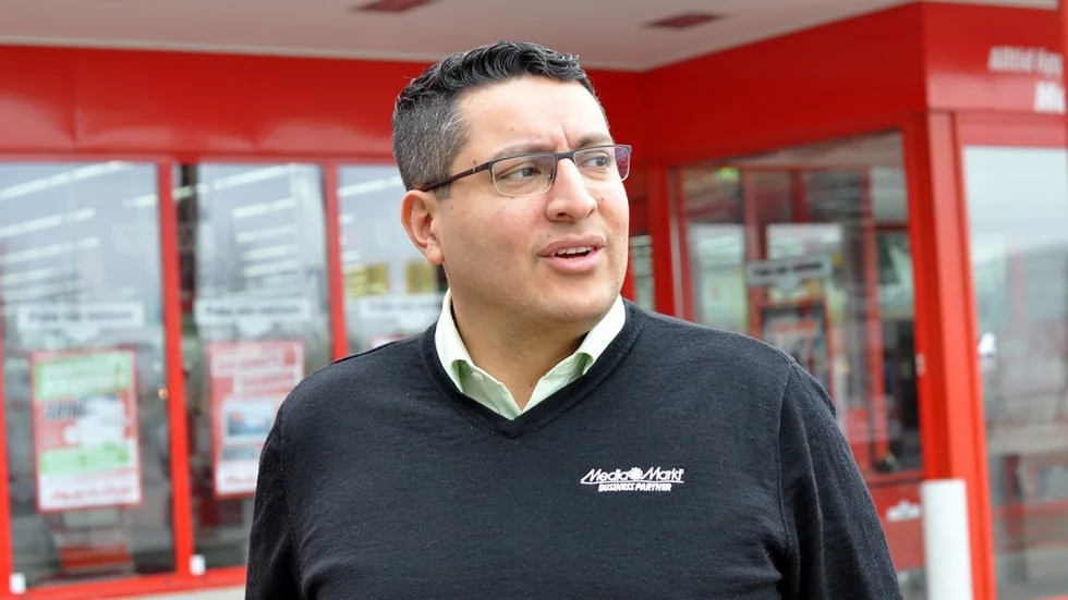 Enrique Havskog jobbar sedan en tid jobbar som företagssäljare i Linköping. Foto: Tommy Pettersson