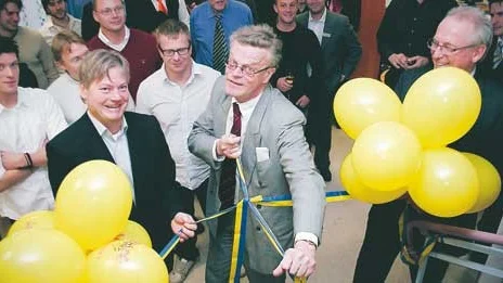 Björn Eriksson knöt samman banden till gästernas stora förtjusning.