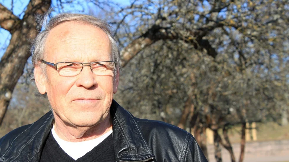 Bertil Fors, tidigare parkchef, tycker inte att snöröjningen skötts på ett acceptabelt sätt. ”Det har varit värre snöfall förr, men det har aldrig varit så illa som nu”. Foto: Rebecca Forsgren Malmström, arkiv