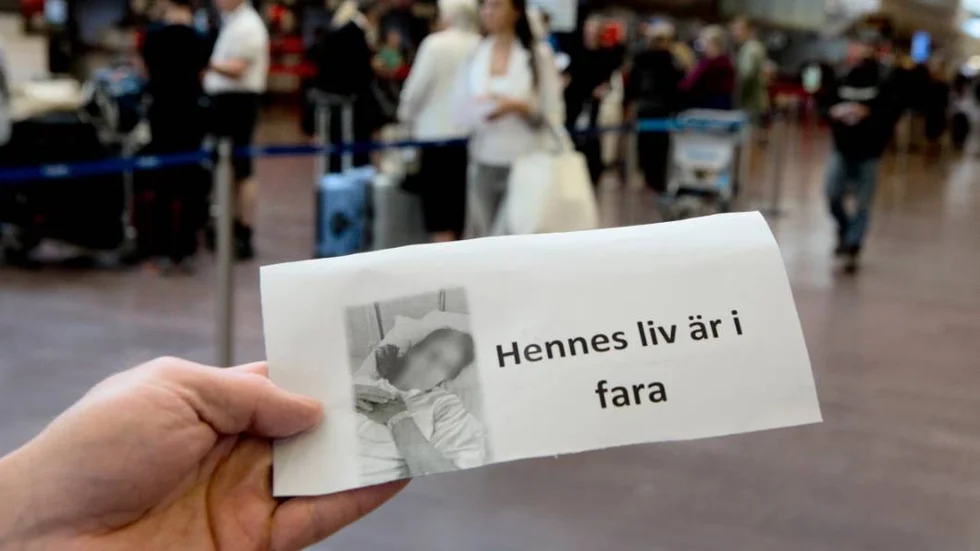 Inför utvisningen delade Saras anhöriga ut flygblad på Arlanda.