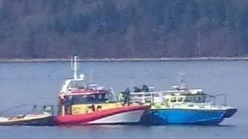Kustbevakningen, Sjöräddningen och polisens båtar på platsen där en taxibåt kolliderade med en finlandsfärja.
