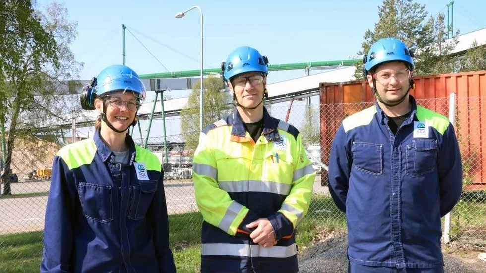 Anna Wikstén, produktionschef, Jonas Almkvist, avdelningschef papper, och Jens Riglert, fabrikschef, är nöjda med underhållsstoppet på SCA Munksund där man nu investerat 200 miljoner kronor.