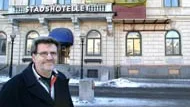 Sture Jalkemyr tror att det finns en stor opinion för att riva det svårt sargade stadshotellet i Enköping.