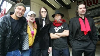 Ett hål i mitt hjärtas regissör Lukas Moodysson omgiven av skådespelarna Goran Marjanovic, Sanna Bråding, Björn Almroth och Thorsten Flinck.