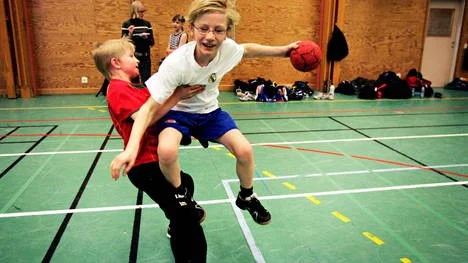 Man måste tåla smällar om man ska spela handboll.