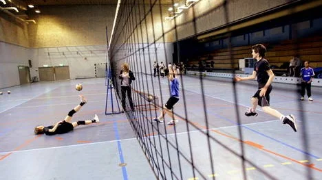 I Fyrishov finns chansen att prova på volleyboll för ungdomar i alla åldrar.