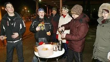 Missionskyrkans bullar har blivit ett välkommet inslag för ungdomarna som festar och umgås på fredagskvällarna.