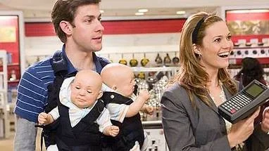 John Krasinski och Mandy Moore i Bröllopsprovet, en film som man nog bör vara småkristen amerikan för att skratta åt.