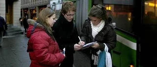 Elever i aktion mot skolnedläggelser