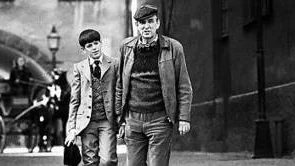 Bertil Guwe och Ingmar Bergman under inspelningen av Fanny och Alexander i Uppsala 1981
