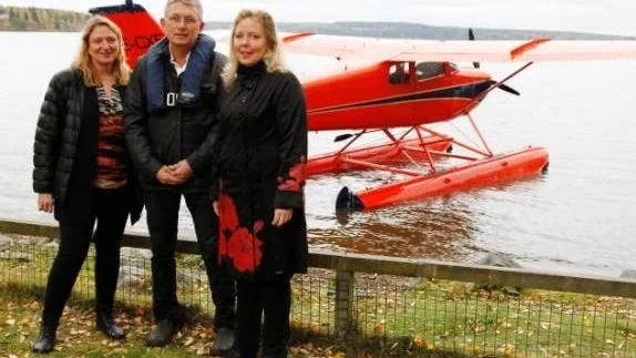 Marianne Carlfors på Sigtuna begravningstjänst, piloten Staffan Beck och Harald Roséns dotter Sandra Rosén Larsson.